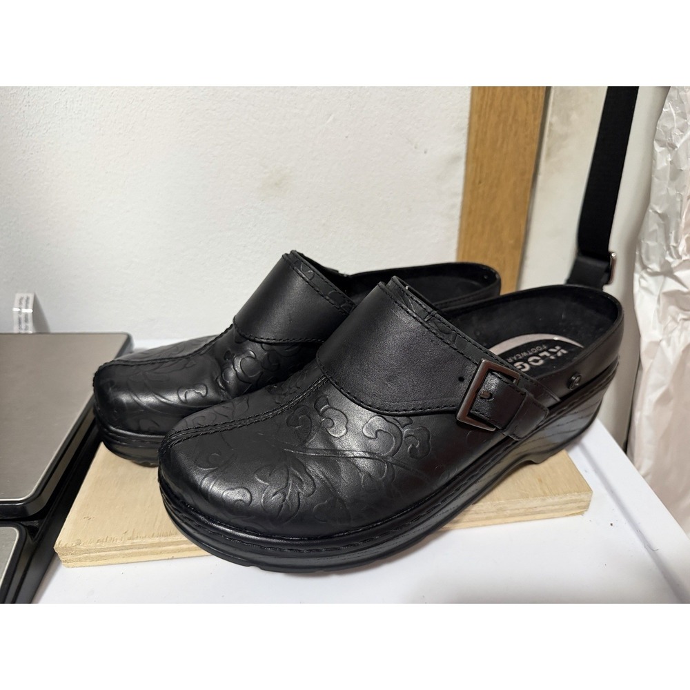 Klogs Footwear black leather slip-on clogs Size 10
